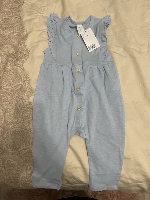 Salopeta bebelusi H&M noua cu eticheta