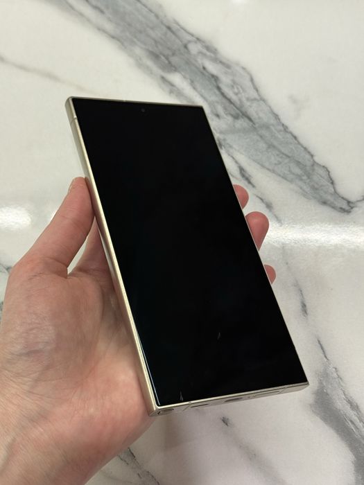 Продаю Samsung S24 Ultra (256 gb]