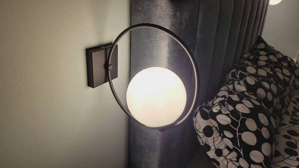 2 veioze aplicate cu abajur de sticla alb mat, becuri incluse