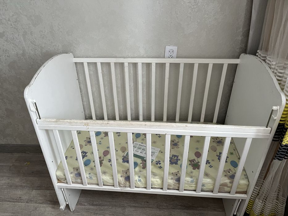 Продам детскую кроватку маятник