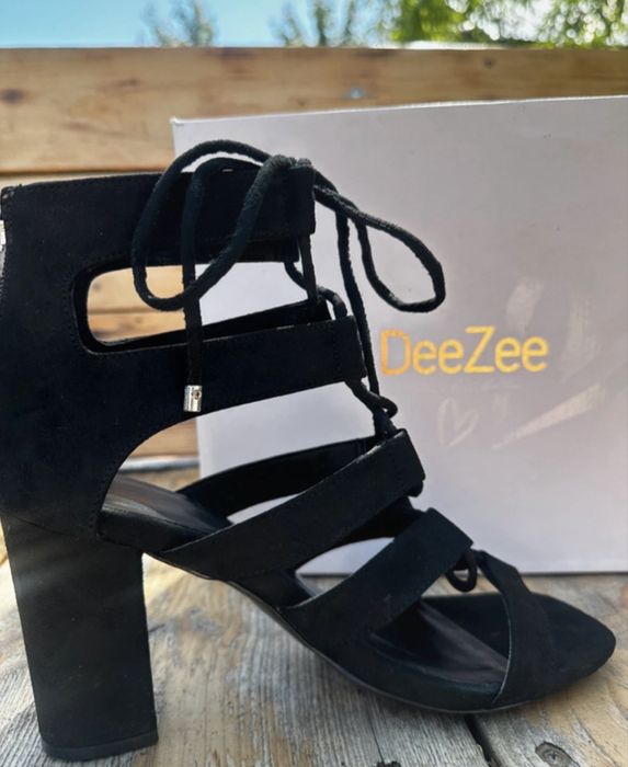 Sandale cu toc gros- DeeZee