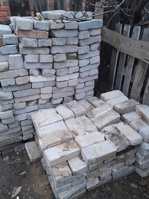 Срочно продам серый кирпич