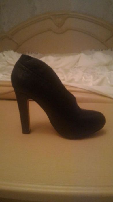 Продам женские туфли