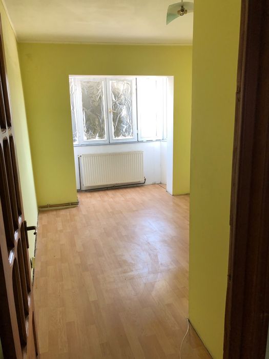 Vand apartament 3 camere Onesti