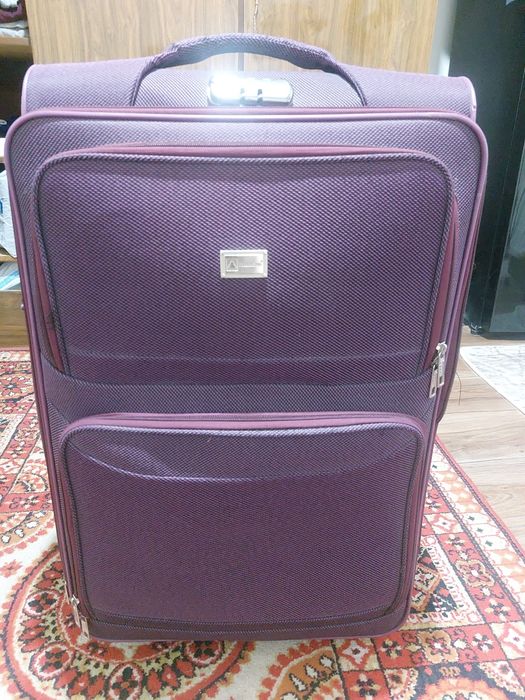 Чемоданлар  сотилади  1 таси  250000минг сум