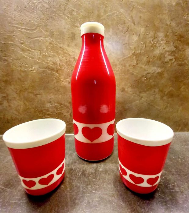 Статуетка ваза свещник плетени цветя бутилка и чаши кутии за подправки