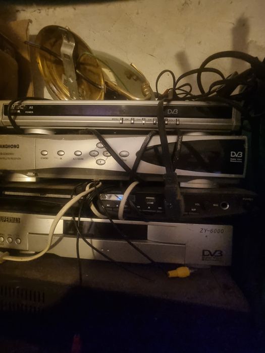 Продам видеомагнитофон  и тюнеры