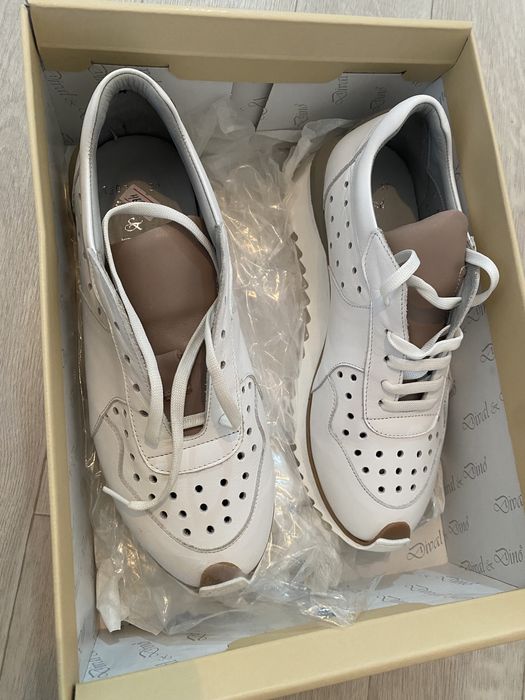 Продам женские кроссовки 37