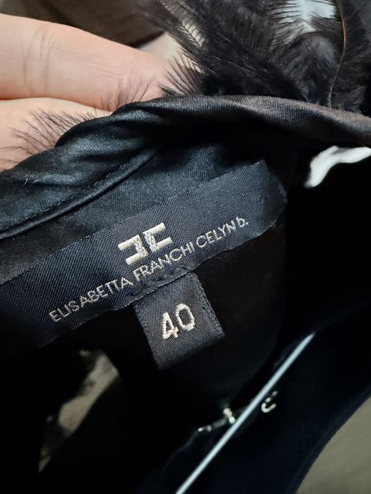 Черна рокля с пера Elisabetta Franchi размер 40 -S;XS 18 лв.