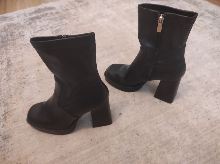 Ghete cu toc Pull&Bear, pantofi/ botine marimea 36