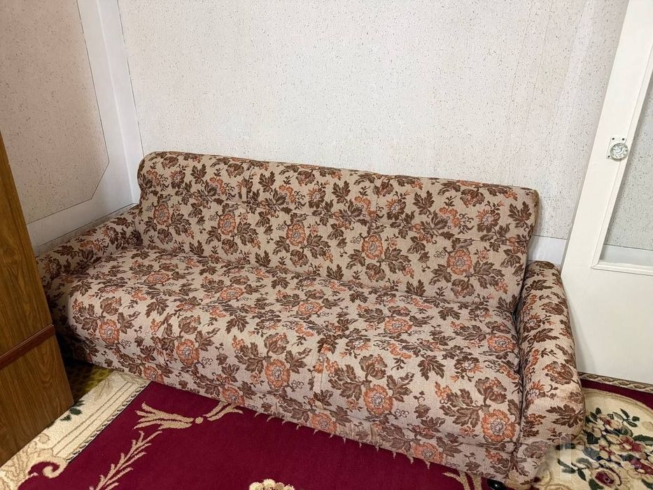 Продается стенка советская,диван кресло советское, швейная машинка