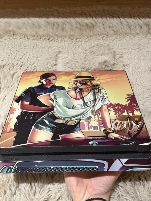 PS4 slim-1Tb с 2 джойстика