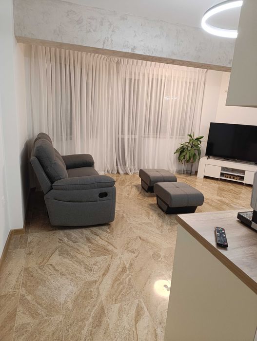 Бутиков апартамент и  клетка в гараж, находящи се в гр.Хасково