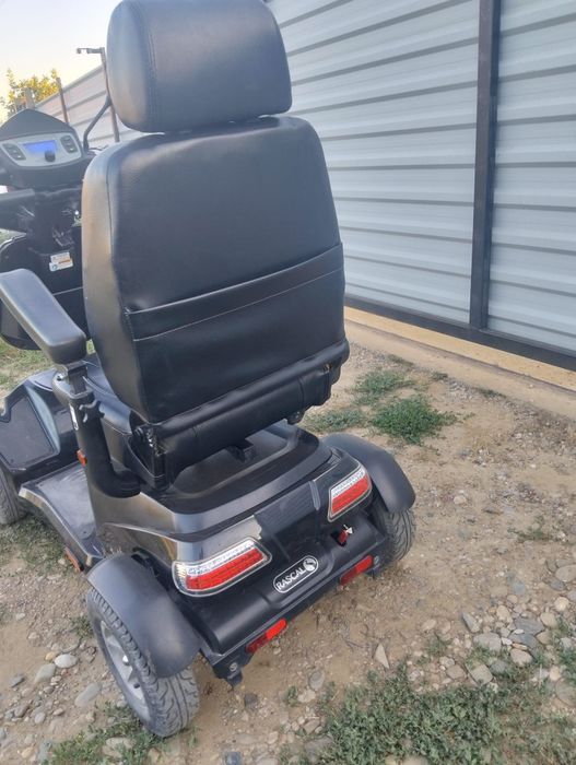Scuter Electric  4 roți.  Baterii noi . Persoane vârstnice