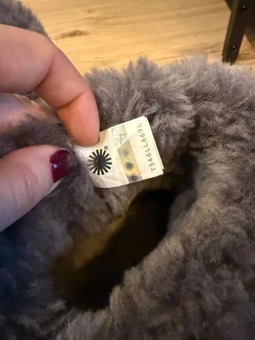 Ghete UGG originale din piele întoarsă gri, stare foarte bună