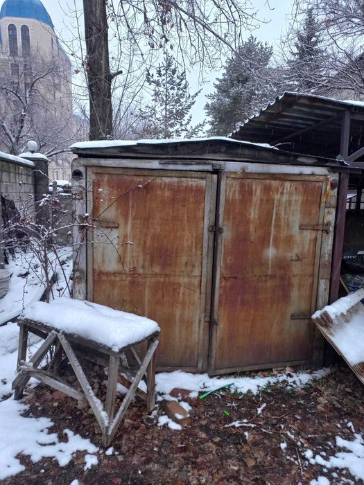 Металлический гараж/будка