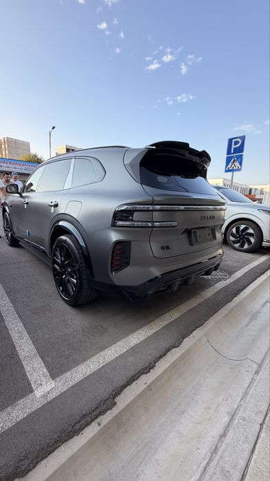 Zeekr 8X shadow