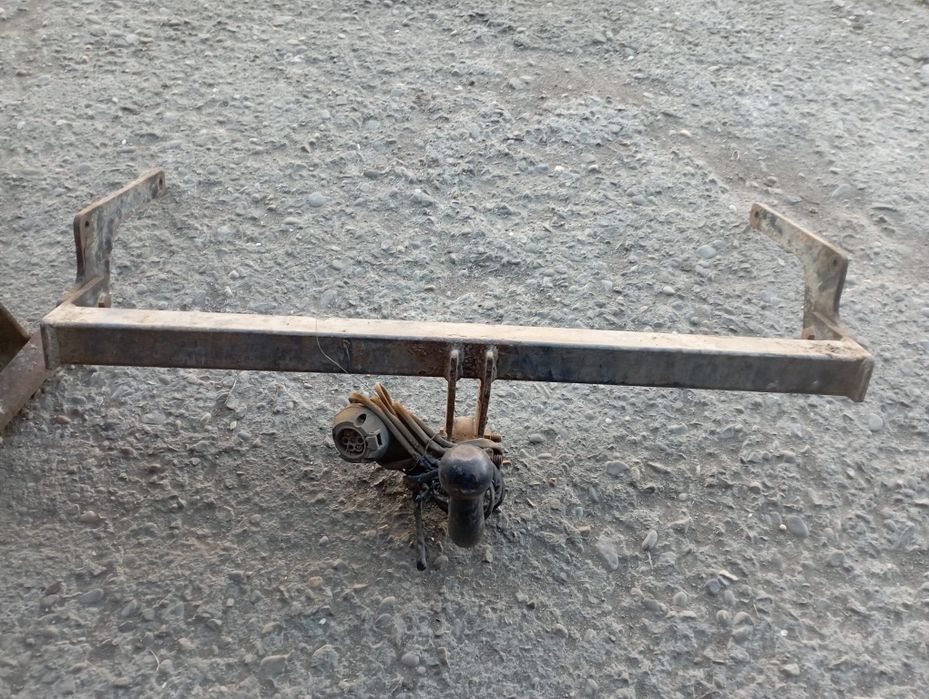 Vînd  cârlig remorcare  Dacia Logan