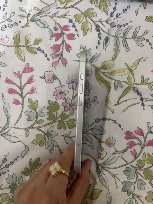 Продам айфон 16 128 гб в идеале