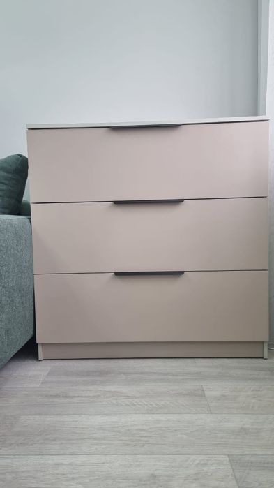 Продам комод, почти новый