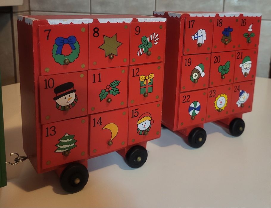 Decoratiune Craciun din lemn  sub forma de trenulet