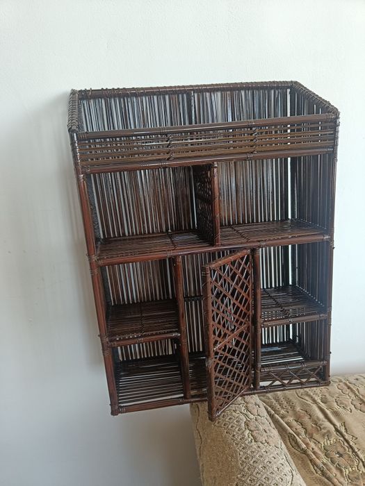 Raft decorativ de atașat pe perete