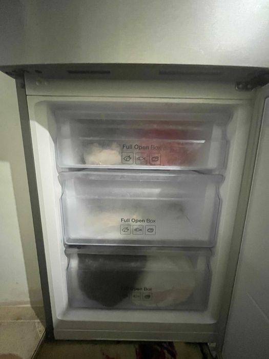 Холодильник марки Samsung