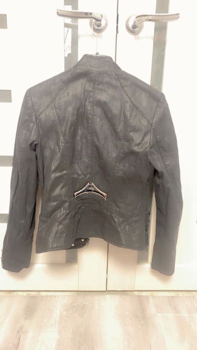 Продам куртку на весну