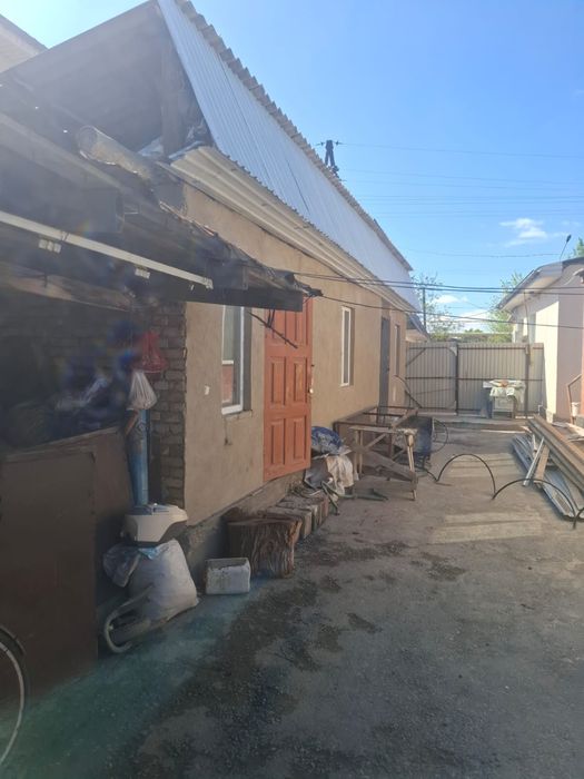 Продам два дома в олном дворе