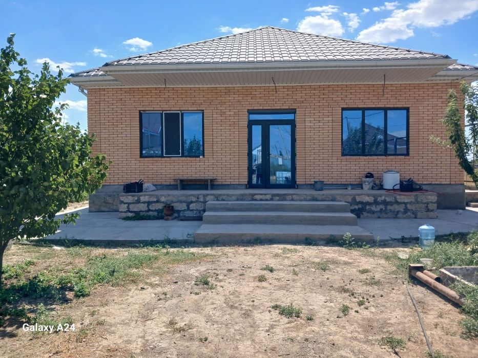 Продается 252кв.мт. 4х комн. черн. дом.