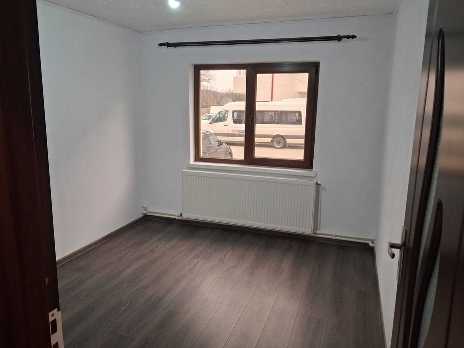 Vanzare apartament 3 camere, decomandat, parter, 65mp