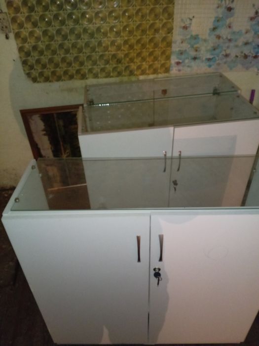 Продам шкаф витрину для магазина