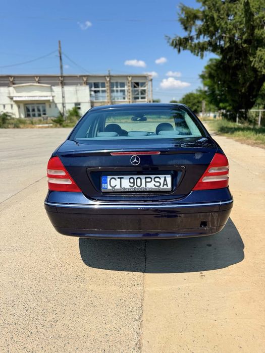 Vând Mercedes C180, benzina