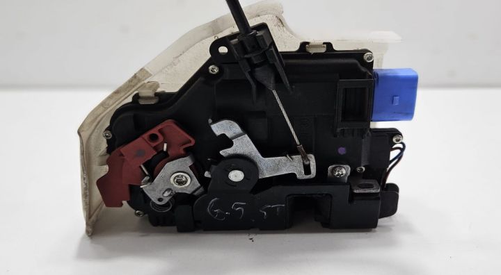 Broasca usa stanga fata 3D1837015AB Volkswagen VW Golf a 5-a generati