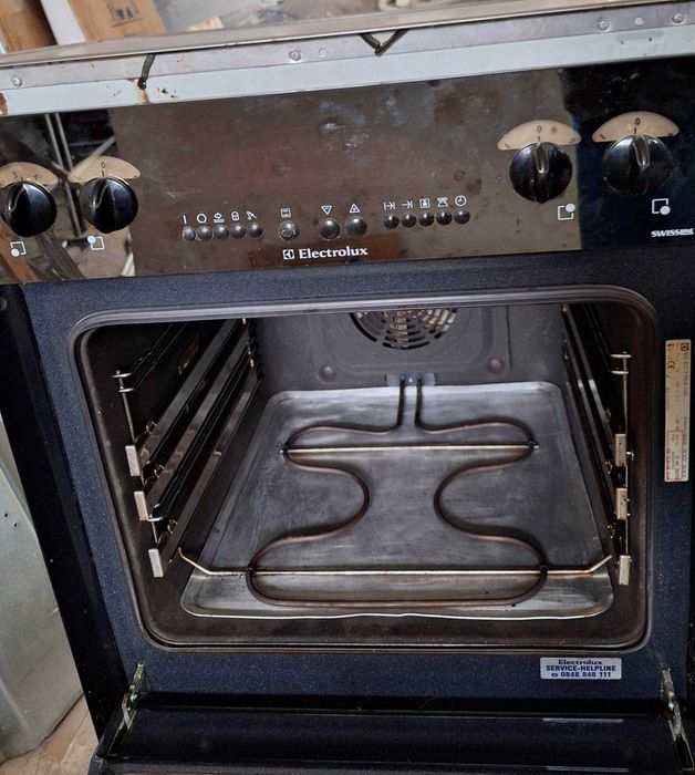 Electrolux Swiss трифазна, готварска печка за вграждане с котлони