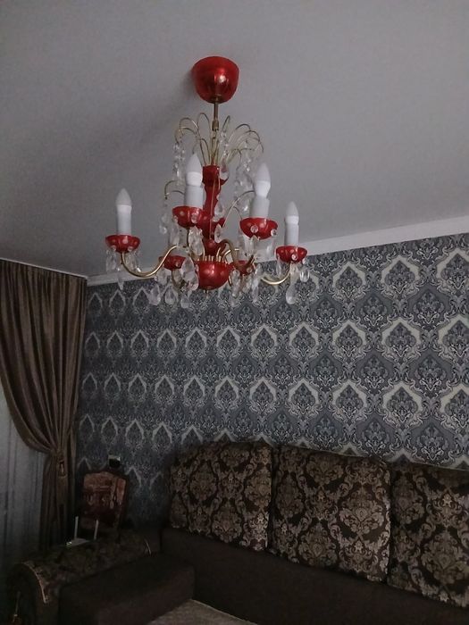 Продам хрустальную люстру