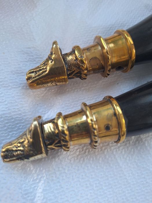 Чаша от естествен рог с бронзов  обков и бронзов  а лъвска глава