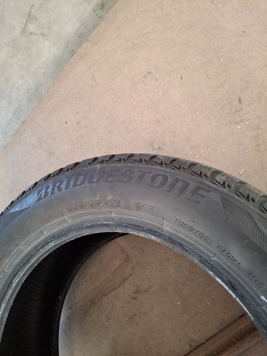 2 Anvelope de iarnă 205 55 r16 Bridgestone