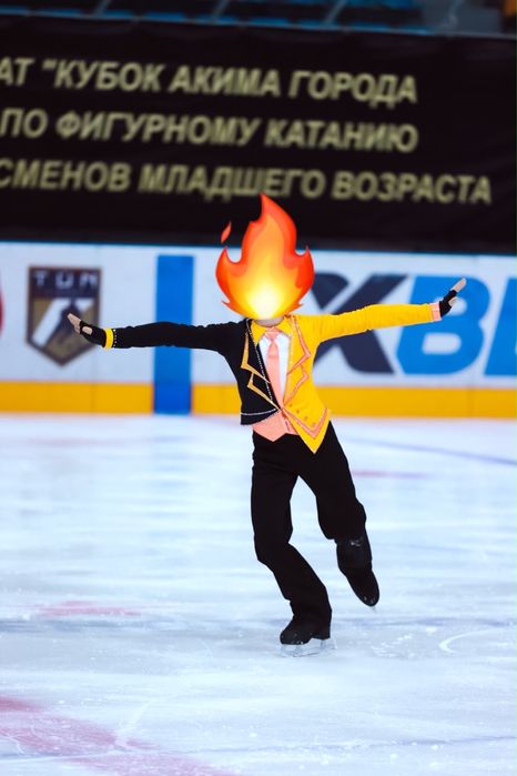 Продам костюм фигуриста