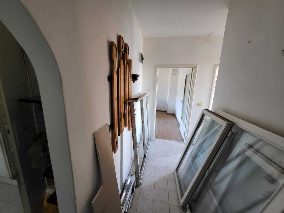 Продава четиристаен апартамент в гр.Пещера