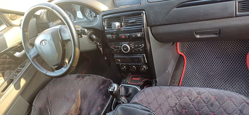 Приора 2015года люкс