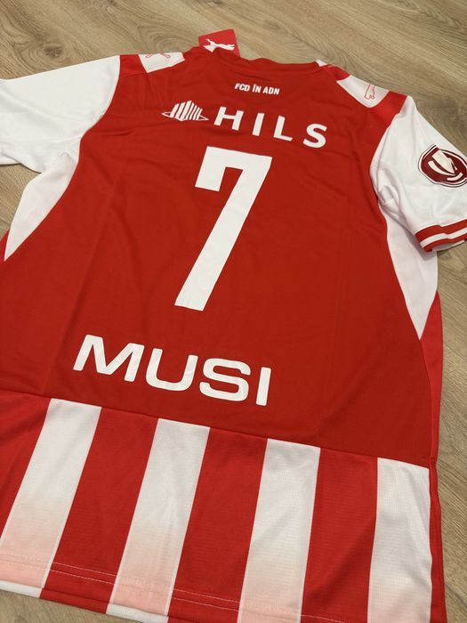 Tricou de fotbal Dinamo Bucuresti Puma marime M Musi 7 Superliga Romaniei
