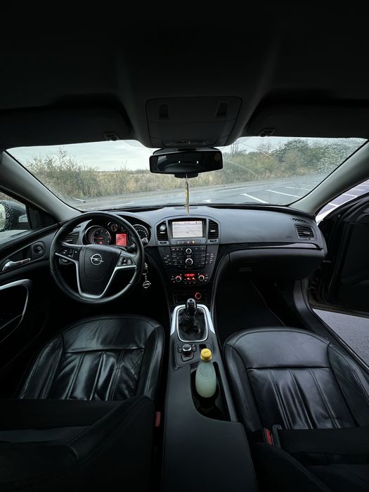 Vand Opel Insgnia 2010 2.0full întro stare foarte buna pret negociabil