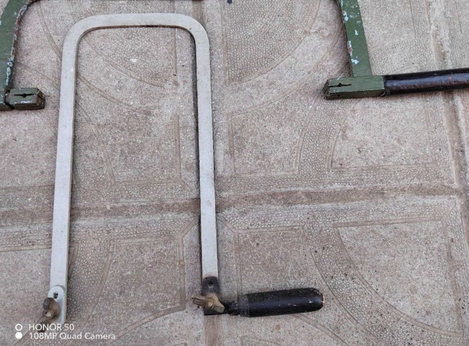 Два броя ножовки