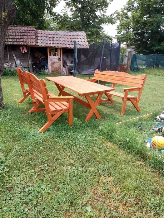 Маса и пейки за барбекю,навес,градина