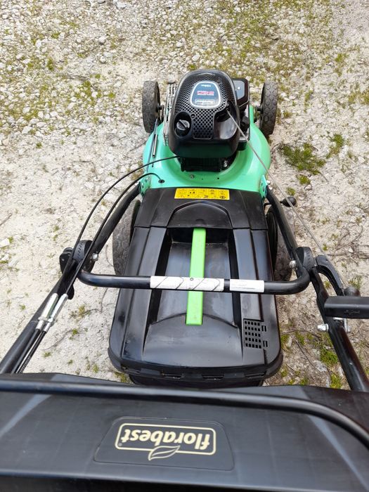 Бензинова самоходна косачка