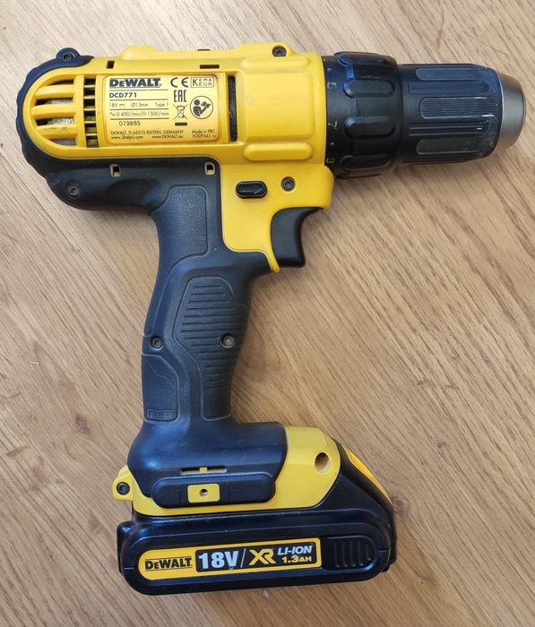 Дрель-шуруповерт DeWalt DCD771