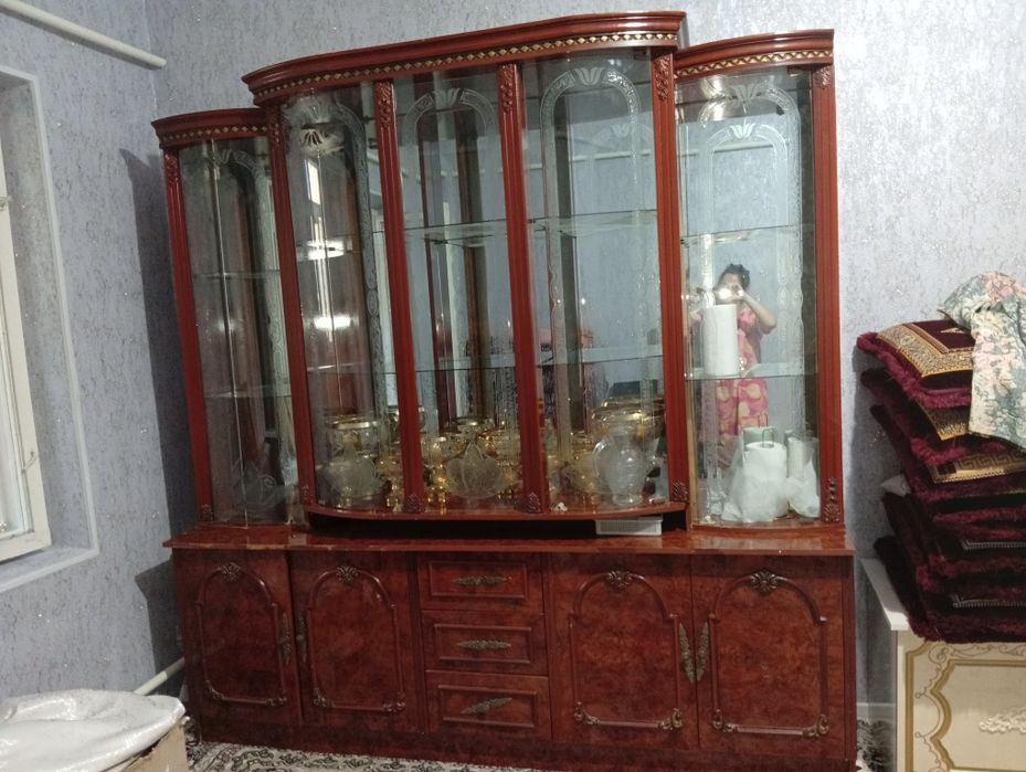 Сервант сатылады  бахасы келислимли