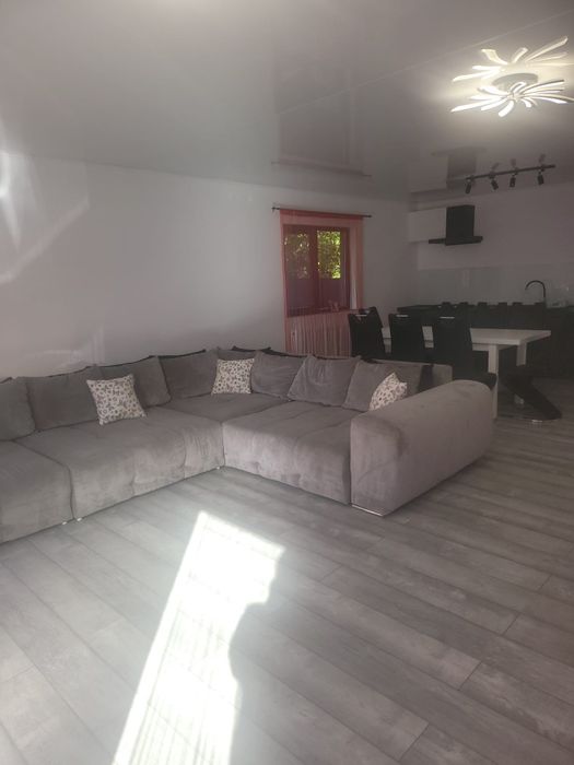 Casă de închiriat
