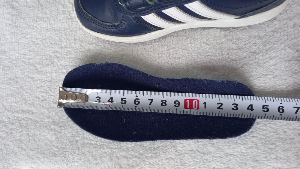 Маратонки Адидас номер 23